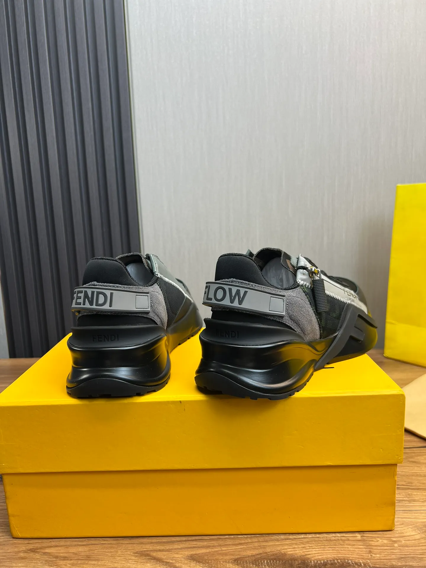 Men's men's shoes💰520💰 Fendi [Fendi] hot style is on the market🔥Fashionable casual men's shoes🔱Made of original brand fly knit fabric. Original cowhide + breathable mesh lining + sheepskin feet. Perfect shape and top quality, you deserve it🔜Original rubber outsole, ultra-light, non-slip and wear-resistant👣 Standard size 38-44